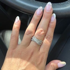 Ring with diamonds